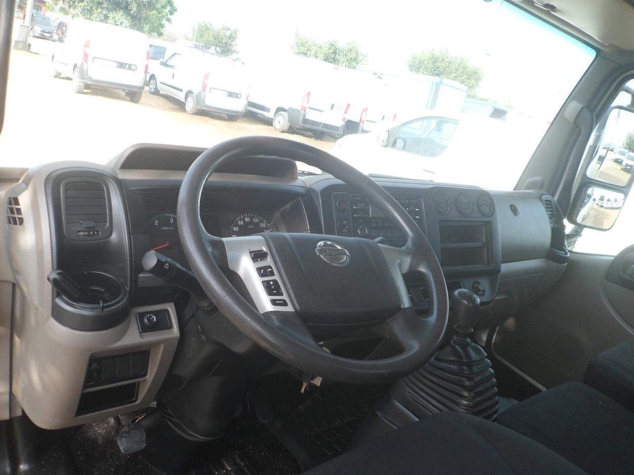 Nissan NT500 cassone fisso
