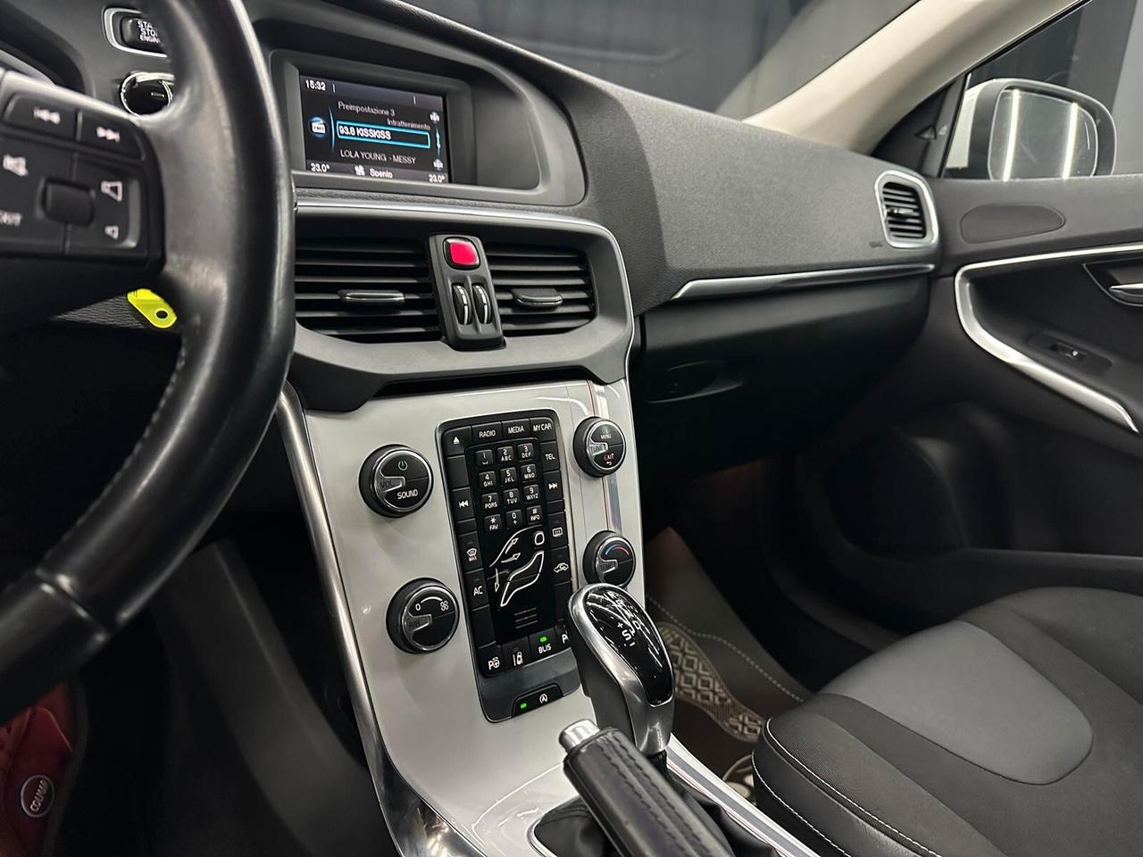 Volvo V40 V40 II 2012 1.6 d2 R-design Momentum