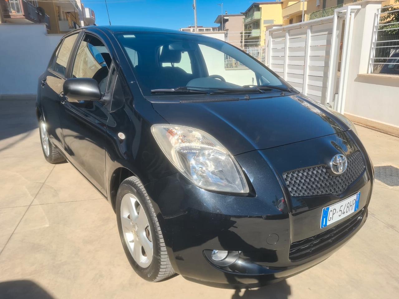 Toyota Yaris 1.0 5 porte Sol