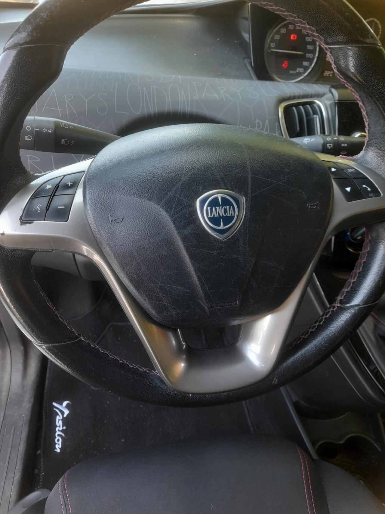 Lancia Ypsilon 1.3 MJT 16V 95 CV 5 porte