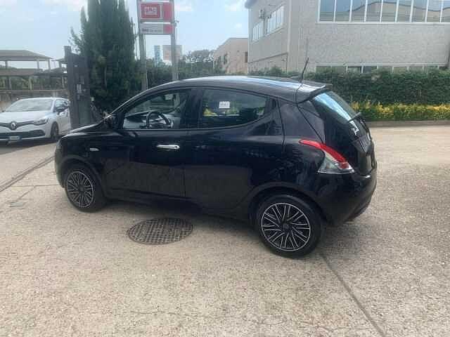 Lancia Ypsilon Gold Hybrid 1.0 FireFly