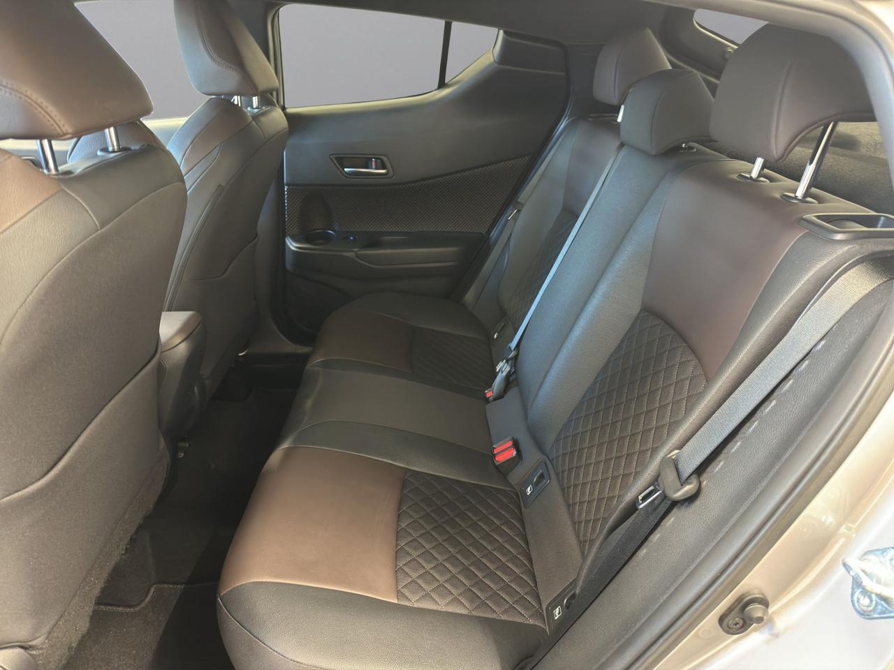 Toyota C-HR 1.8h Lounge 2wd e-cvt my18