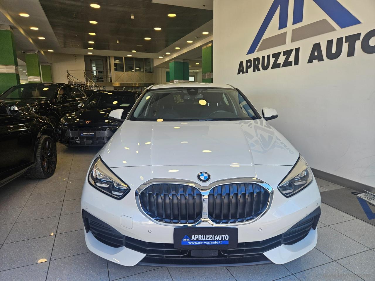 BMW 118d 5p. Advantage