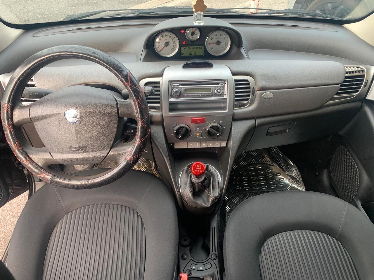 Lancia Ypsilon 1.2 benz Neopatentati