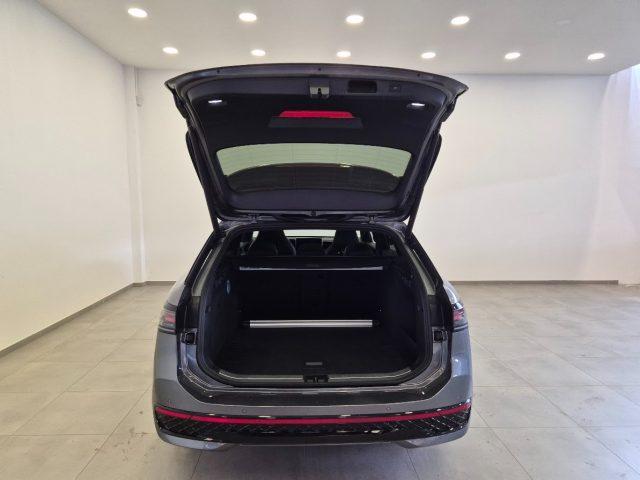VOLKSWAGEN Passat 2.0 TDI 150 CV SCR DSG R-Line - ACC/Lim - Cam 360