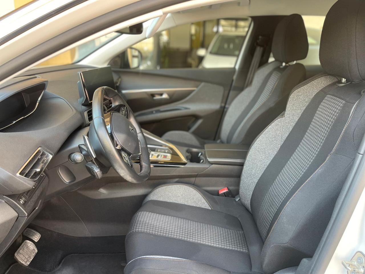 Peugeot 3008 BlueHDi 130 S&S EAT8 Active Business