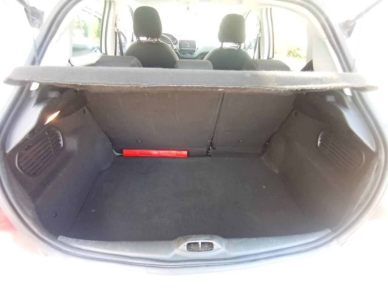 Peugeot 208 1.4 HDi 68 CV 5 porte BLACK pack UNIPRO BEN TENUTA