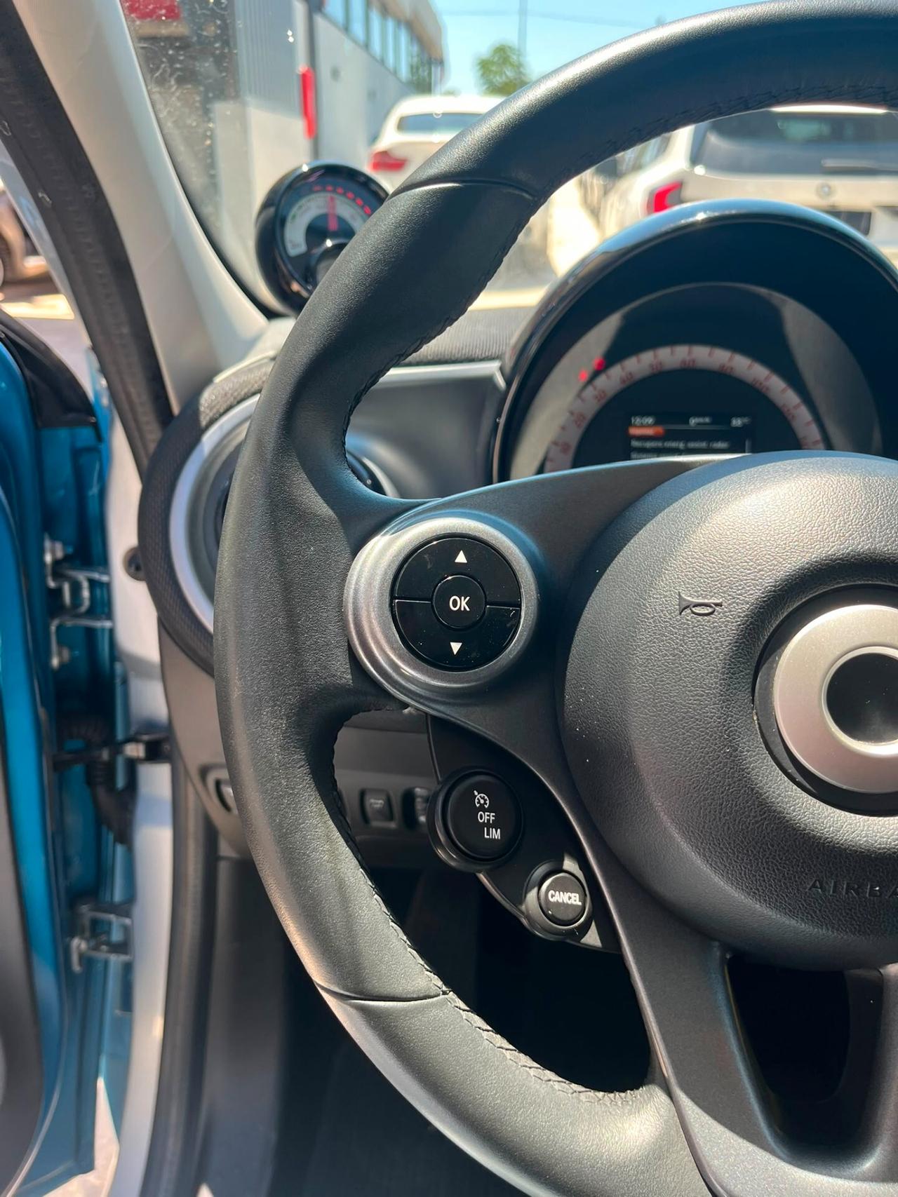 Smart ForFour EQ Pulse
