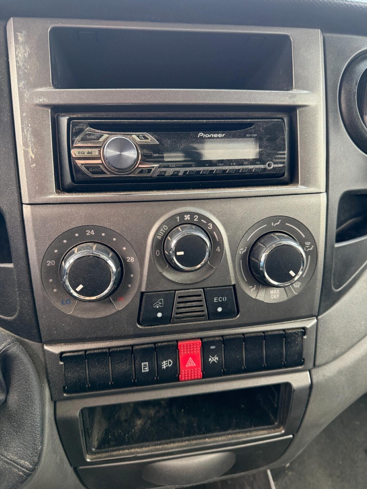 Iveco Daily 35S15/2.3/TEALIO/PATENTE B/2014