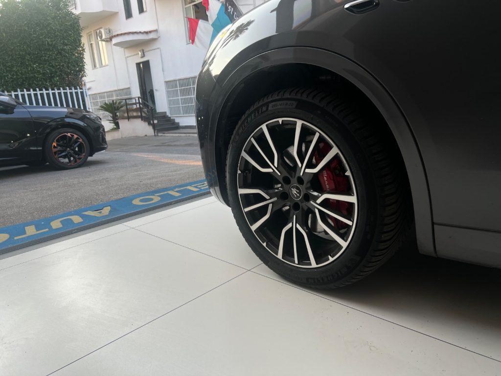 Maserati Grecale MHEV 300 CV AWD GT tetto panoramico da€549,00