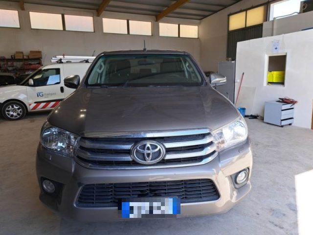 TOYOTA Hilux 2.4 D-4D 4WD 4 porte Double Cab Lounge