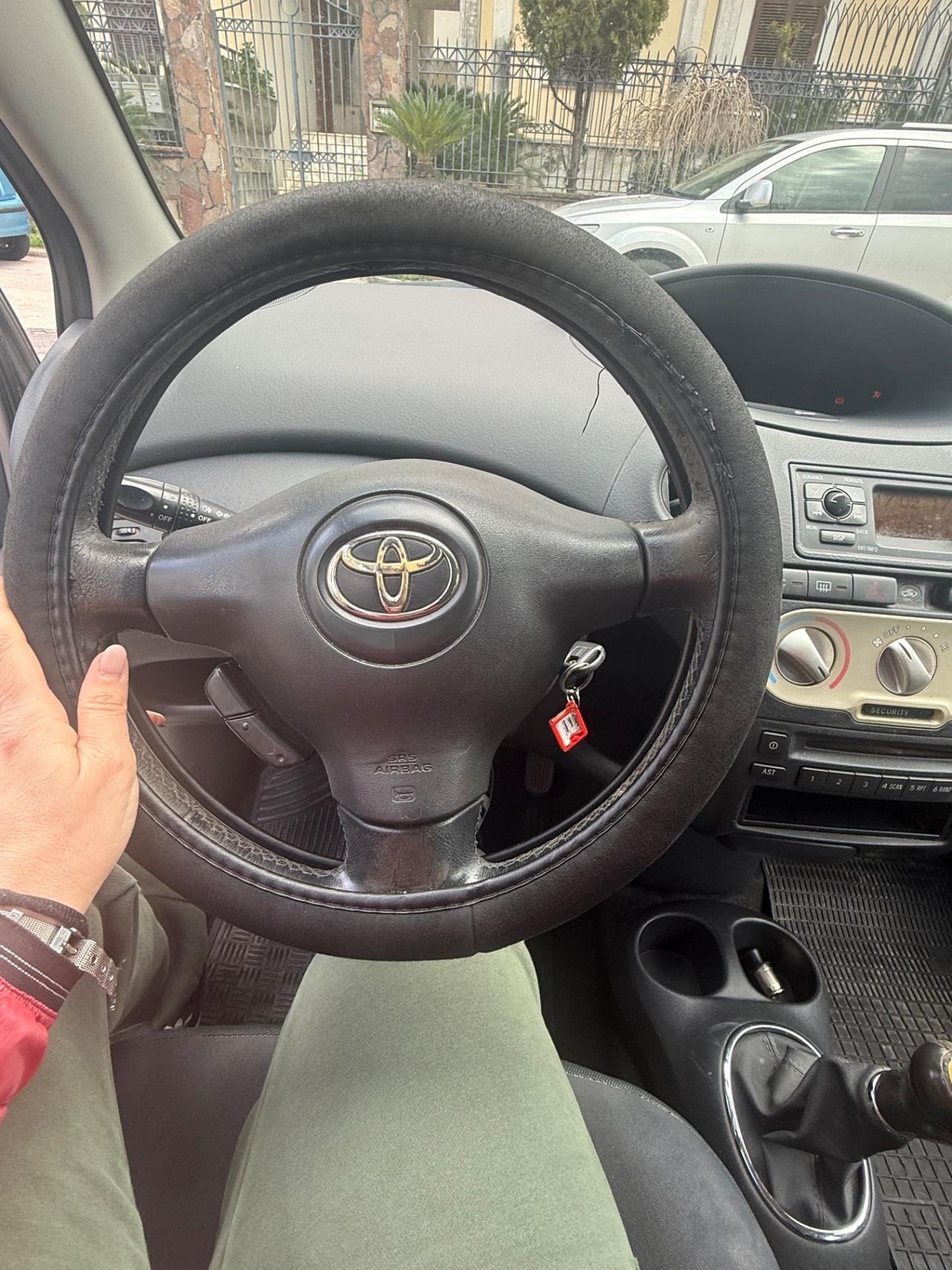 Toyota Yaris 1.0i 16V cat 5 porte Sol