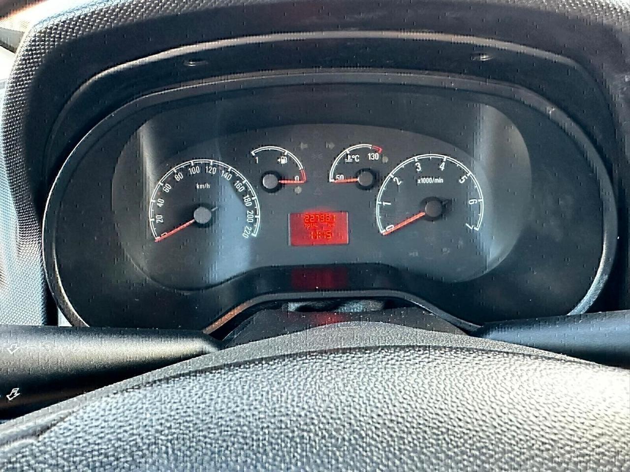 OPEL COMBO ANNO 2017 PRONTO ALL'USO! SUPER PREZZO!