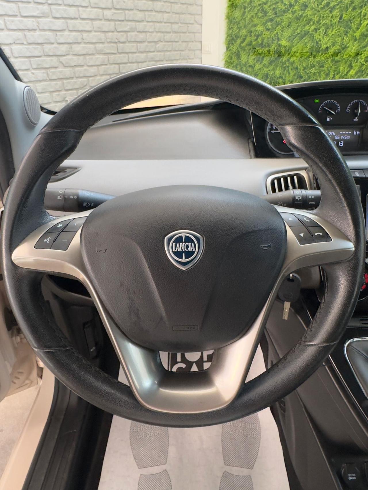 Lancia Ypsilon 1.2 69 CV 5 porte Platinum