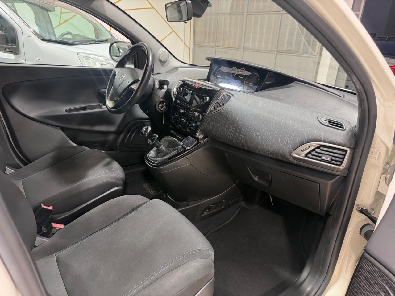 Lancia Ypsilon 0.9 TwinAir 85 CV 5 porte Metano Ecochic Gold