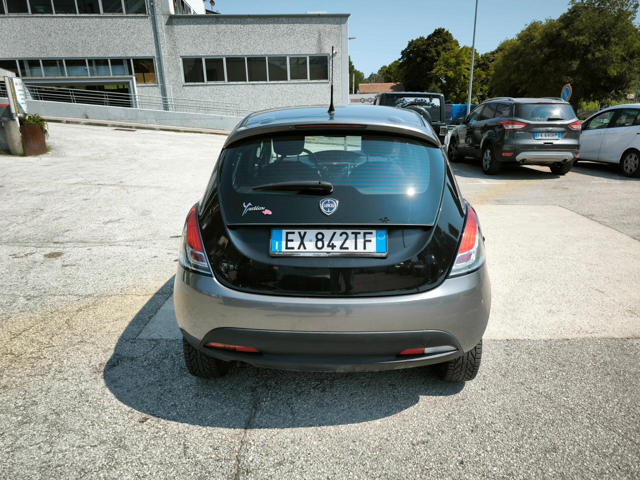 Lancia Ypsilon 0.9 TwinAir 85 CV 5 porte Metano Ecochic Elefantino