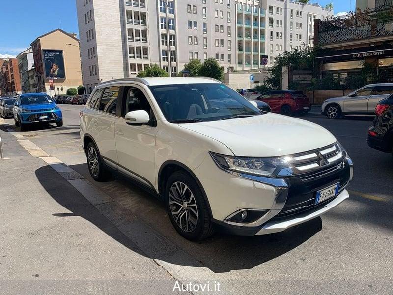 Mitsubishi Outlander 2.2 DI-D 4WD Instyle Plus SDA 7p.