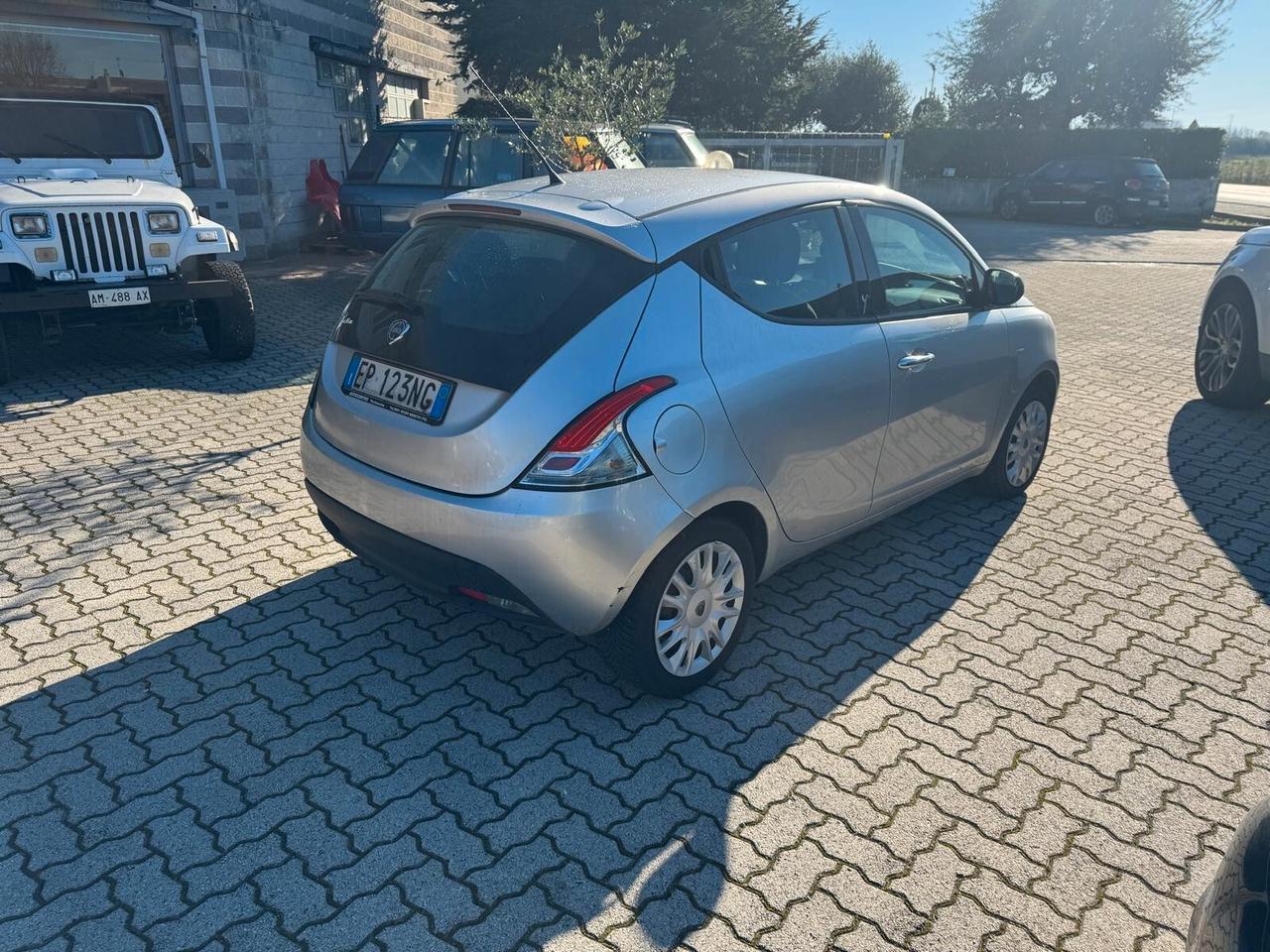 Lancia Ypsilon 1.2 69 CV 5 porte GPL Ecochic Silver