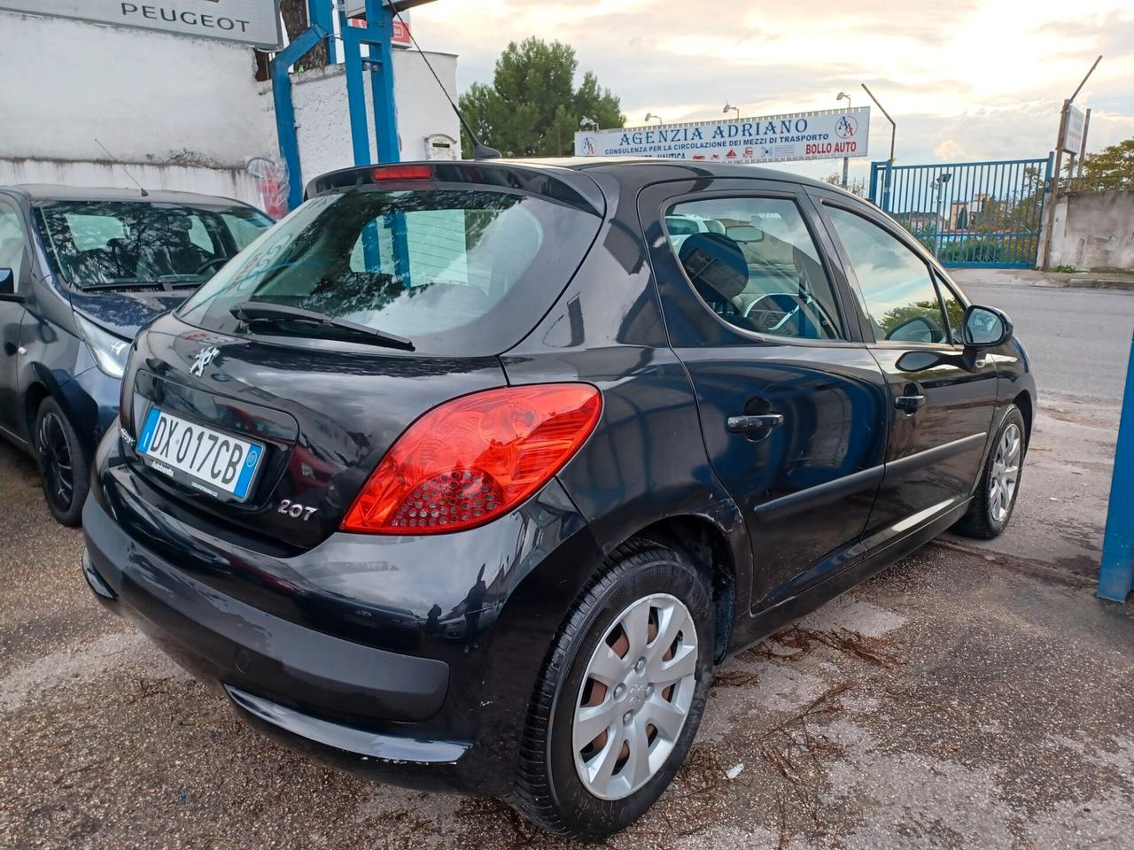 Peugeot 207 5 porte GPL DELLA CASA ANNO 2010