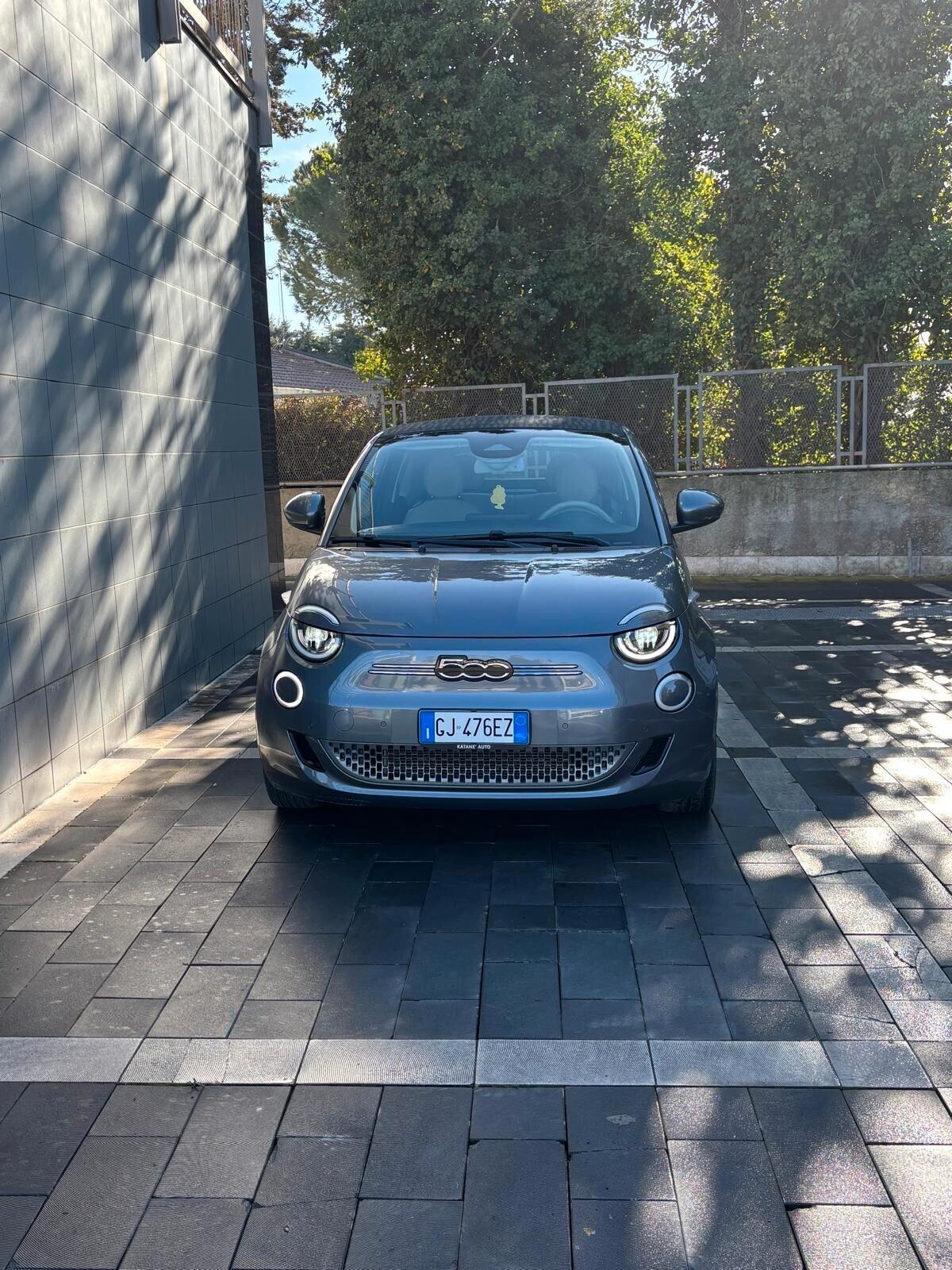 Fiat 500e Cabrio by Bocelli (edizione limitata)