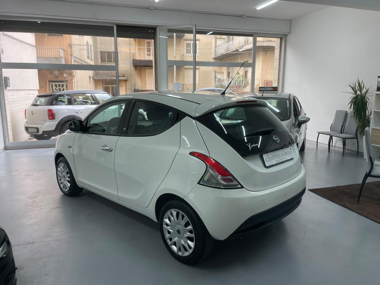 Lancia Ypsilon 1.2 69 CV 5 porte S&S Silver