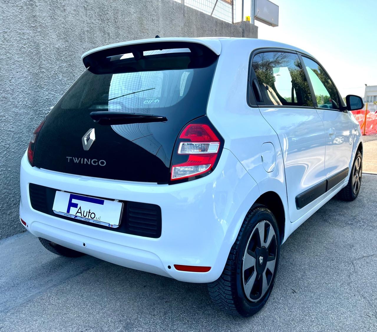 Renault Twingo TCe 90 CV,Navi,retrocamera,sensori di parc.,schermo touchscreen,ecc.