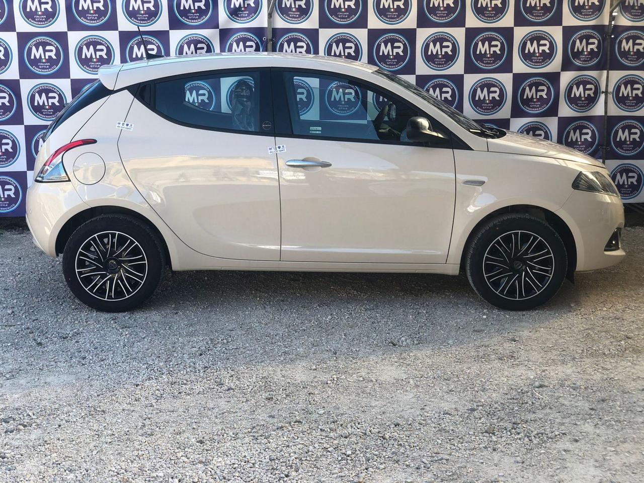 Lancia Ypsilon 1.0 Ibrida 70CV ORO NUOVA