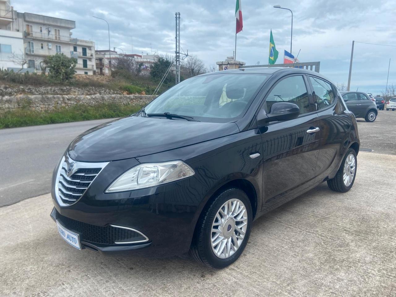 Lancia Ypsilon 1.2 69 CV 5 porte Platinum