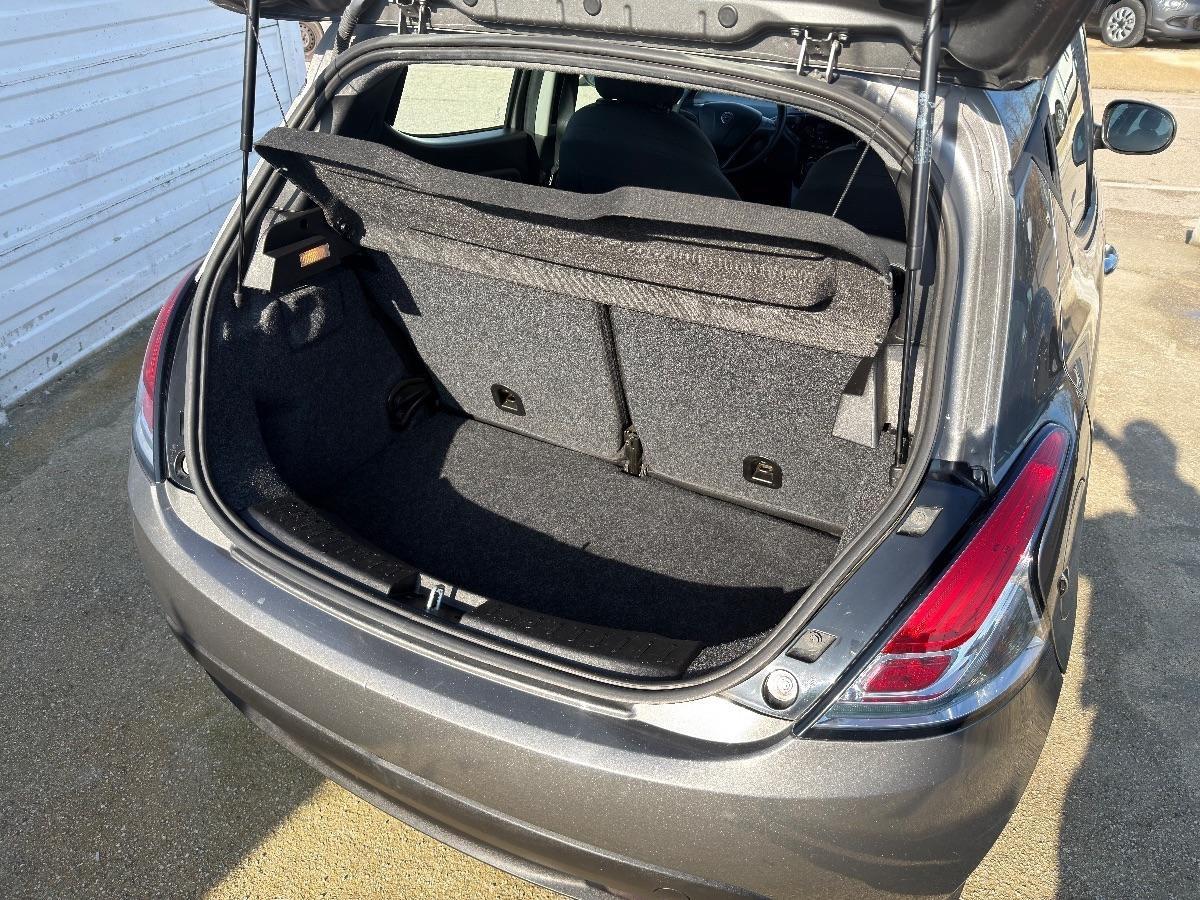 Lancia Ypsilon 1.0 FireFly 5 porte S&S Hybrid Silver