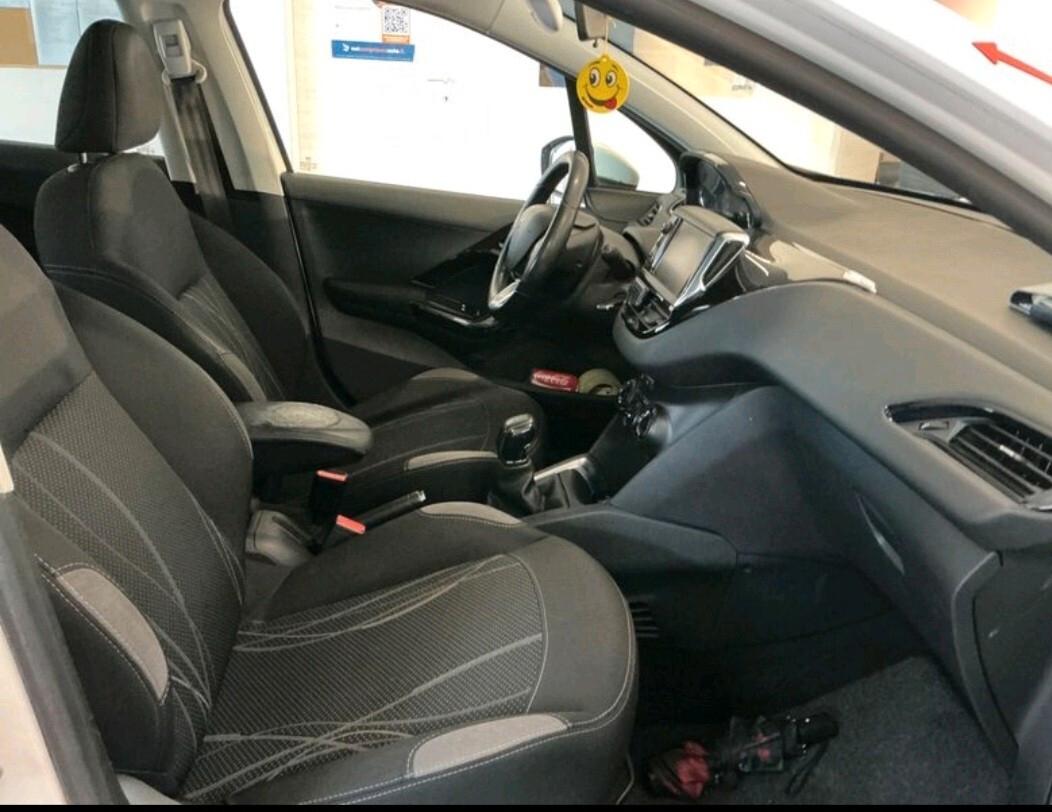 Peugeot 208 1.4 HDi 68 CV 5 porte Allure