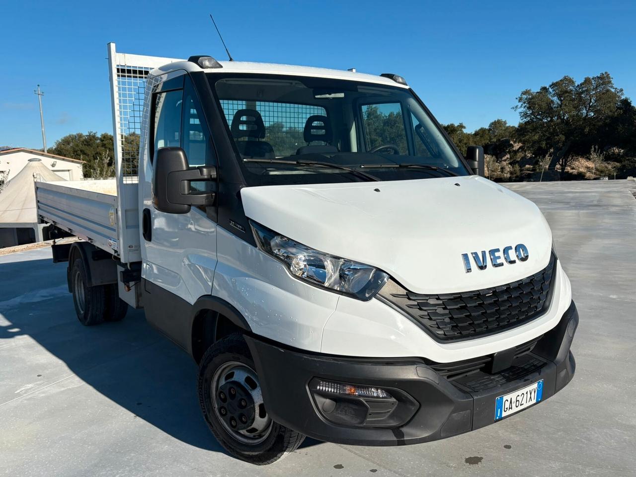 Iveco Daily RIBALTABILE TRILATERALE 35C12