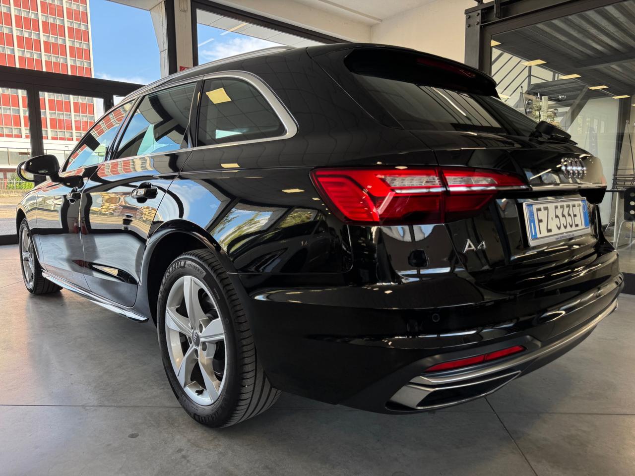 Audi A4 Avant 30 2.0 tdi mhev Business Advanced 136cv s-tronic