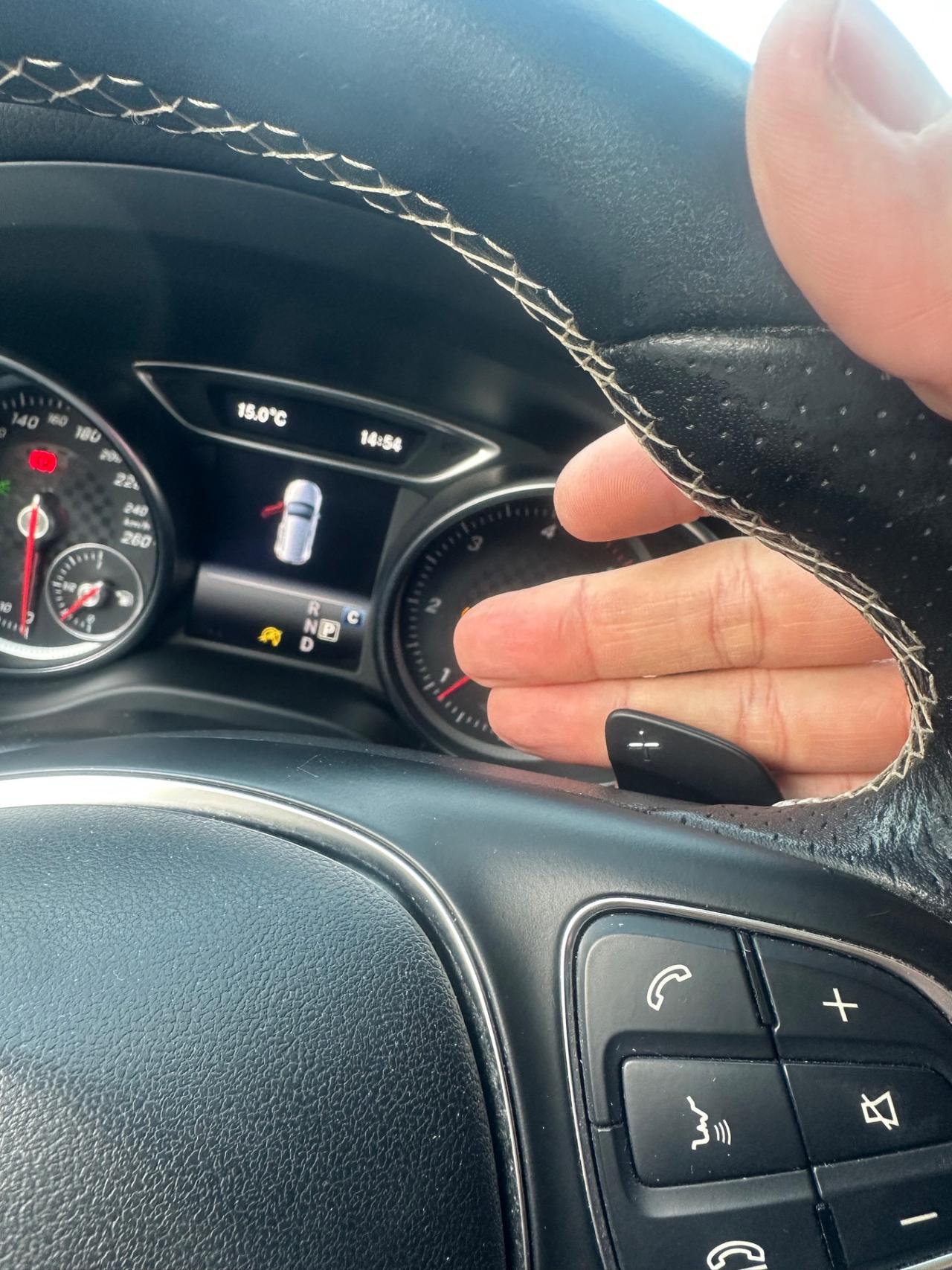 MERCEDES A180 CDI AUTOM/NAVI/LED/F1