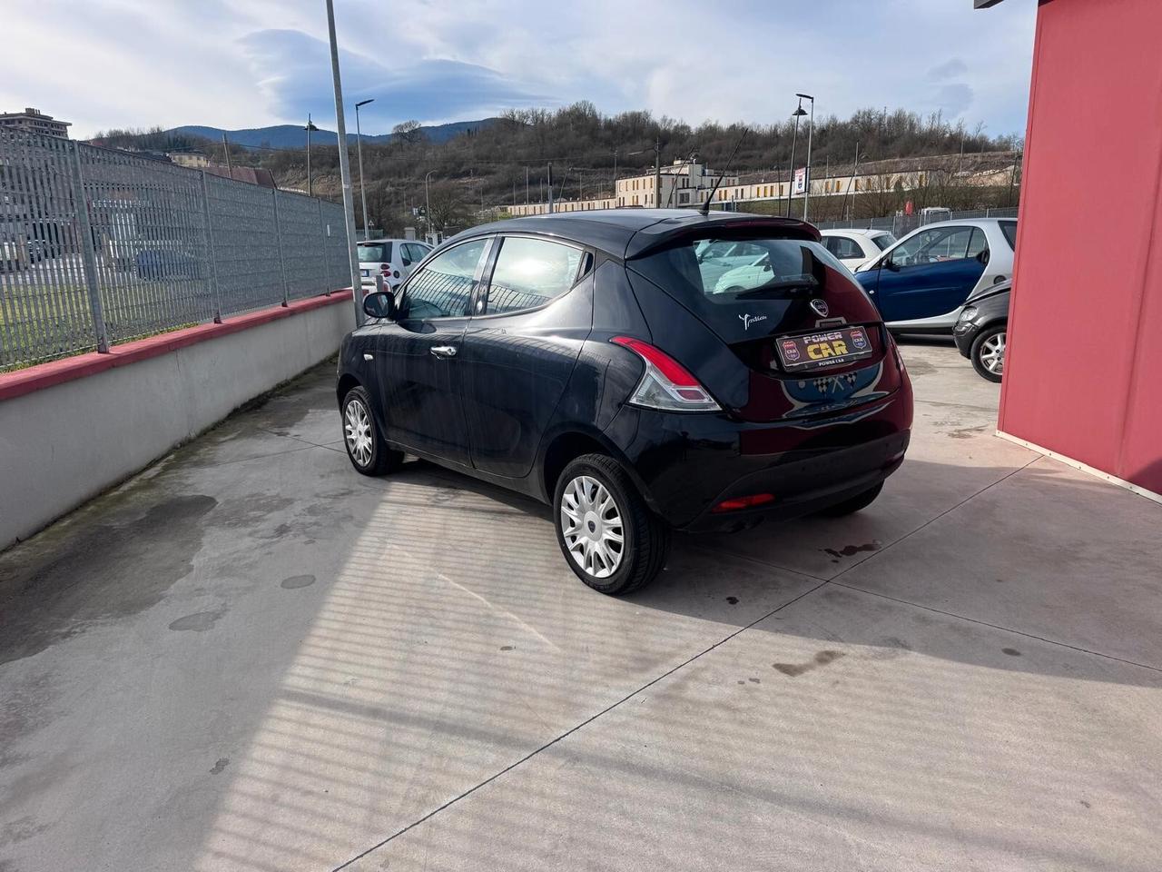 Lancia Ypsilon 0.9 TwinAir 85 CV 5 porte Metano Ecochic Gold