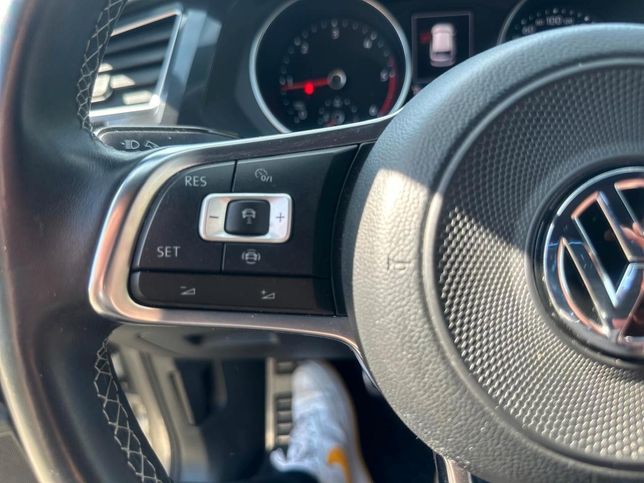 Volkswagen Tiguan 2.0 TDI SCR Sport R-Line interno ed esterno cambio manuale