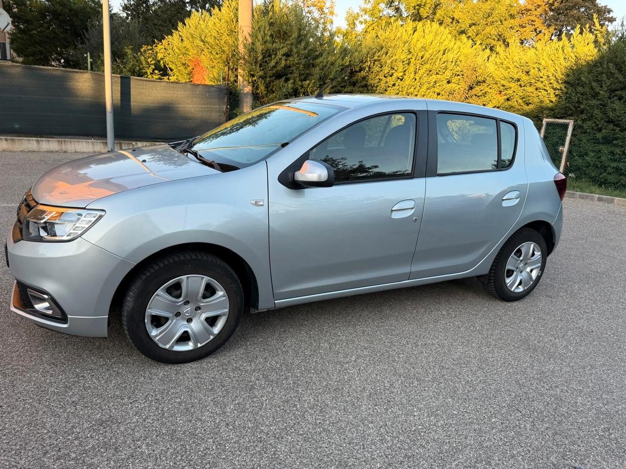 Dacia Sandero 1.0 - NEOPATENTATI - 12 MESI DI GARANZIA -