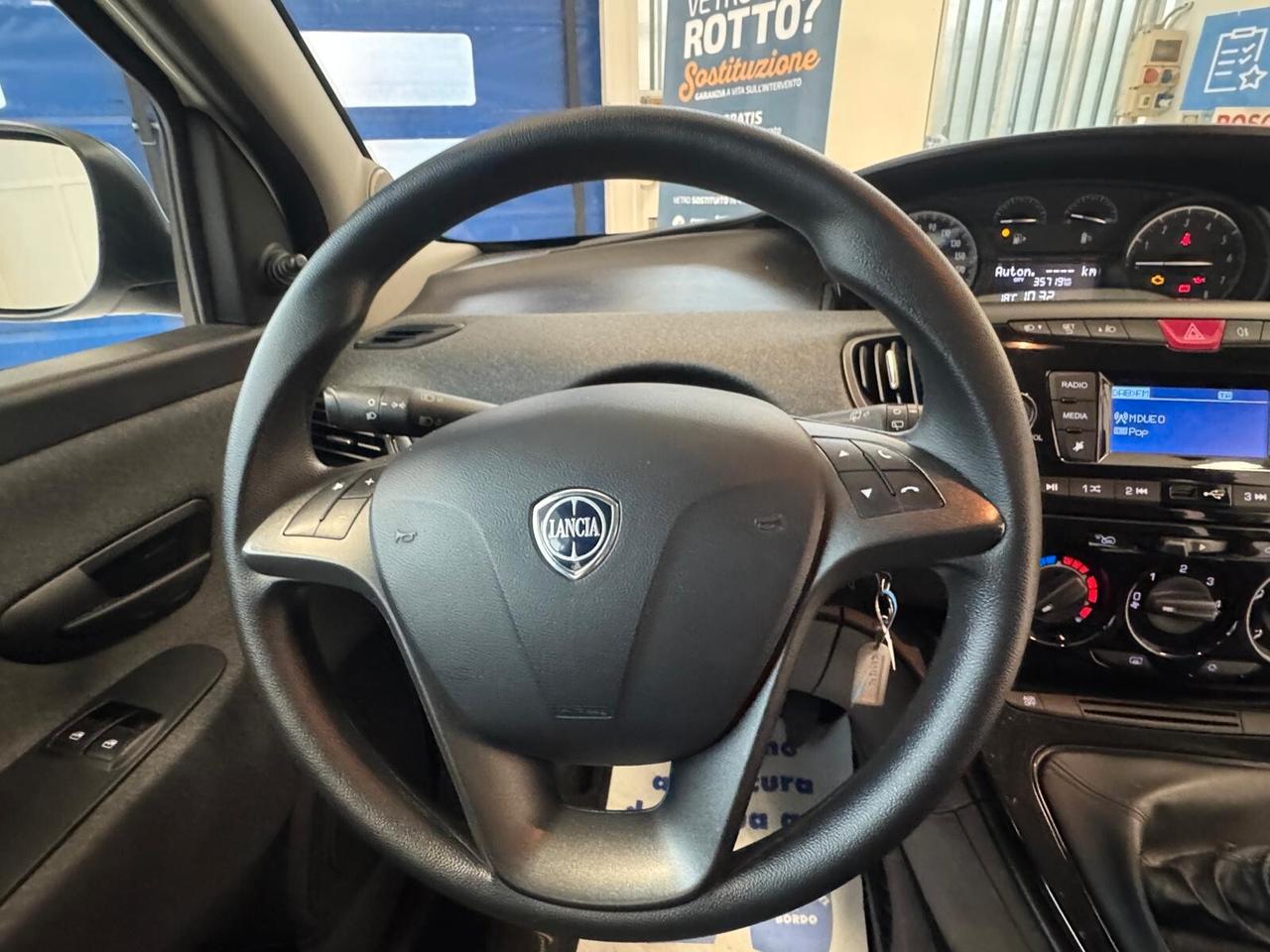 Lancia Ypsilon 1.0 FireFly 5 porte S&S Hybrid Ecochic Silver