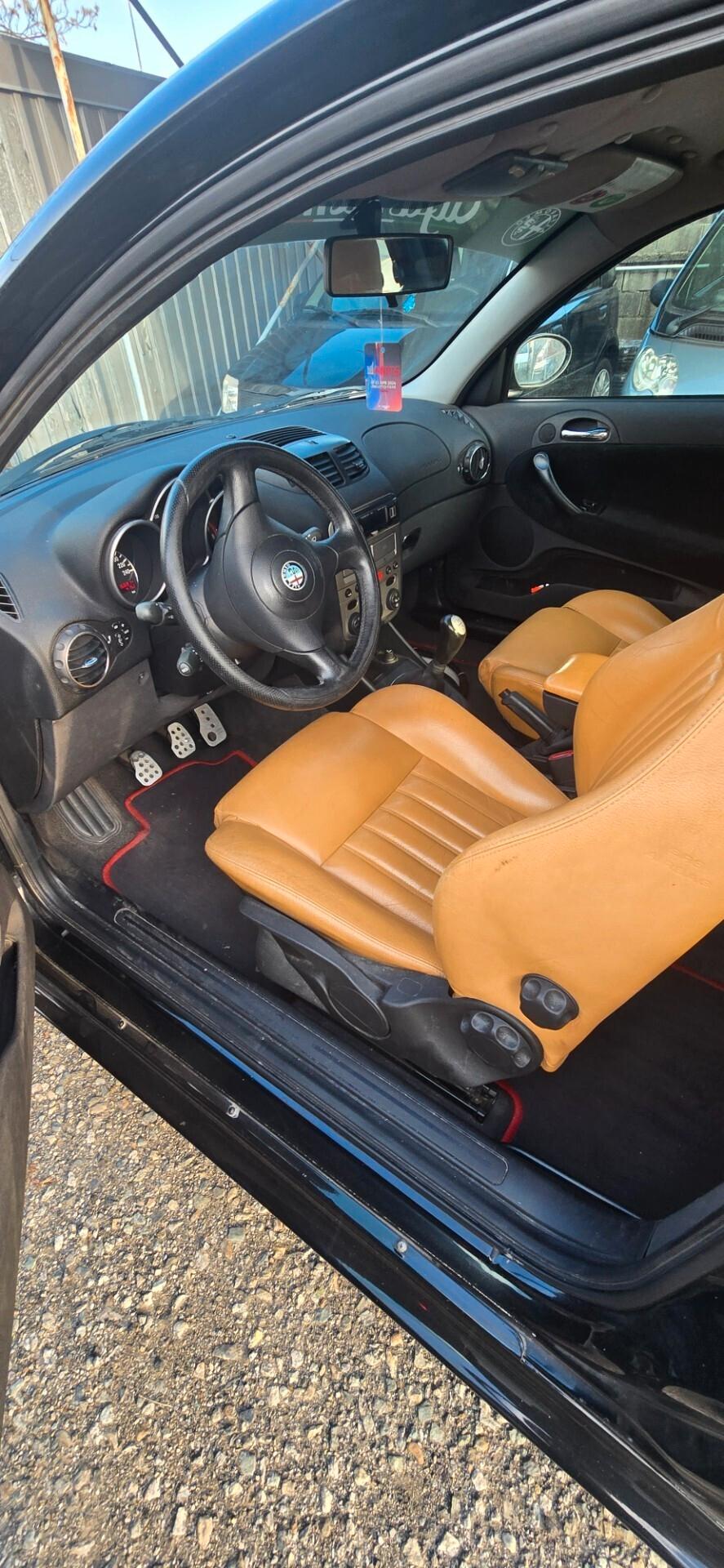 Alfa Romeo 147 1.6i benzina iscritta Asi