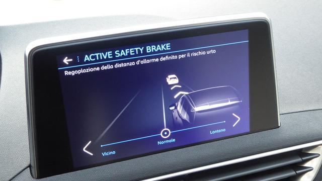 PEUGEOT 3008 BlueHDi 120 S&S EAT6 Allure