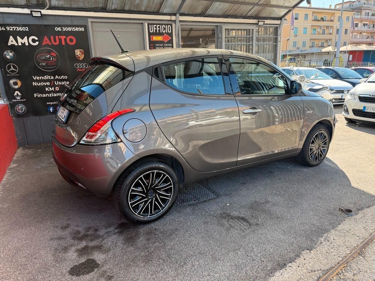 Lancia Ypsilon 1.0 FireFly 5 porte S&S Hybrid Gold - SENZA VINCOLI FINANZIARI