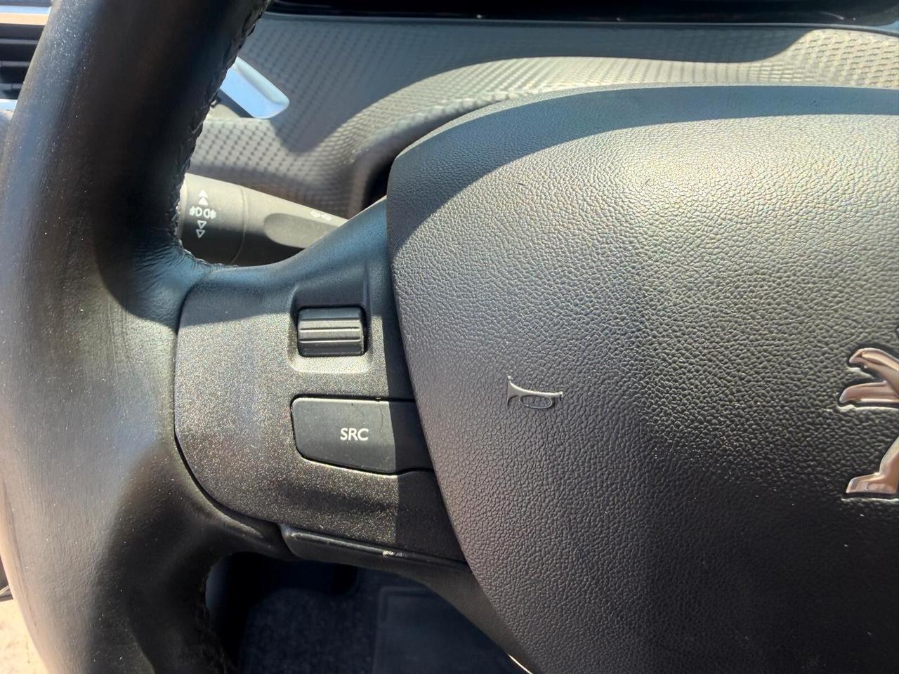 Peugeot 2008 1.6 BlueHDi 100 ALLURE