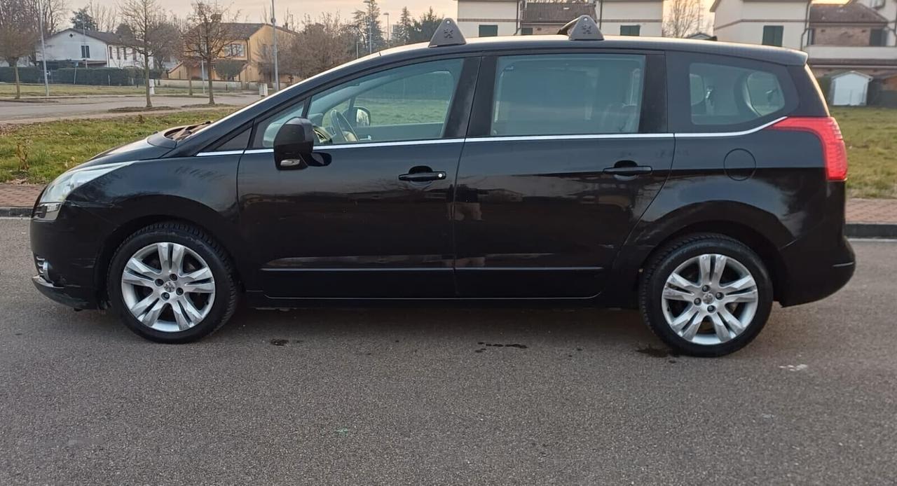 Peugeot 5008 1.6 HDi 112CV Féline