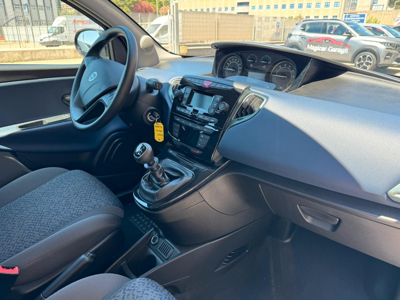Lancia Ypsilon 1.0 FireFly 5 porte S&S Hybrid Gold