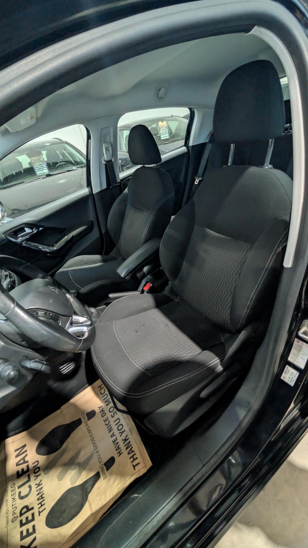 Peugeot 208 PureTech 82 5p. GPL Active