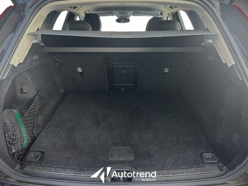 Volvo XC60 B4 197+14 CV AWD Automatica Mild Hybrid Momentum