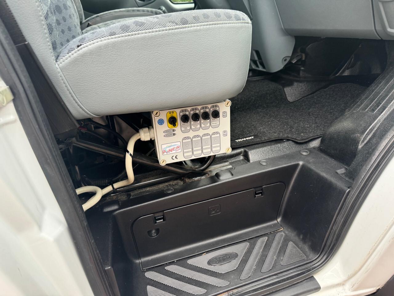 Ford transit furgonato con tenda elettrica