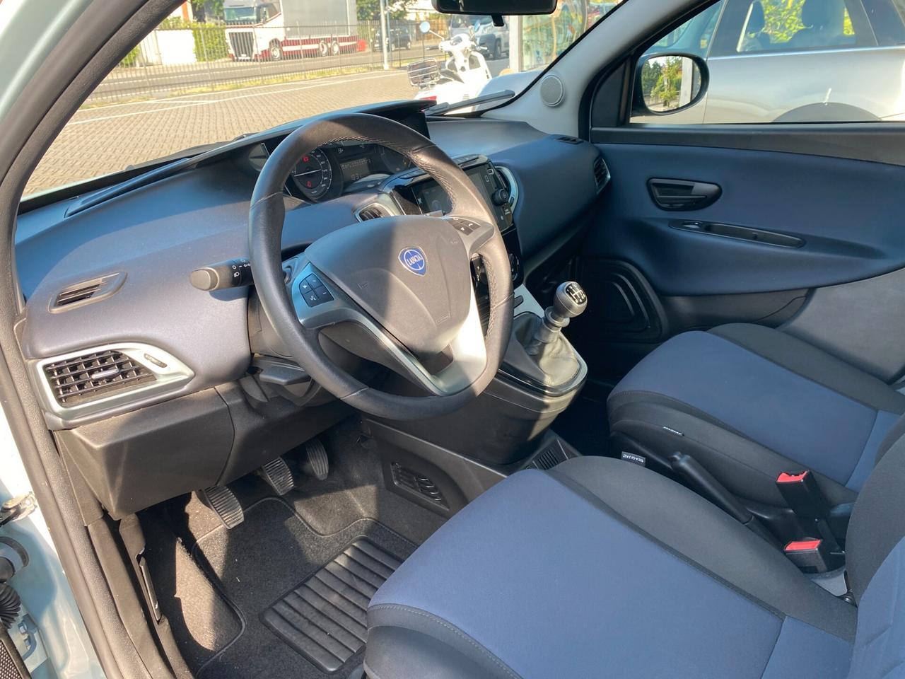 Lancia Ypsilon 1.0 FireFly 5 porte S&S Hybrid Platino
