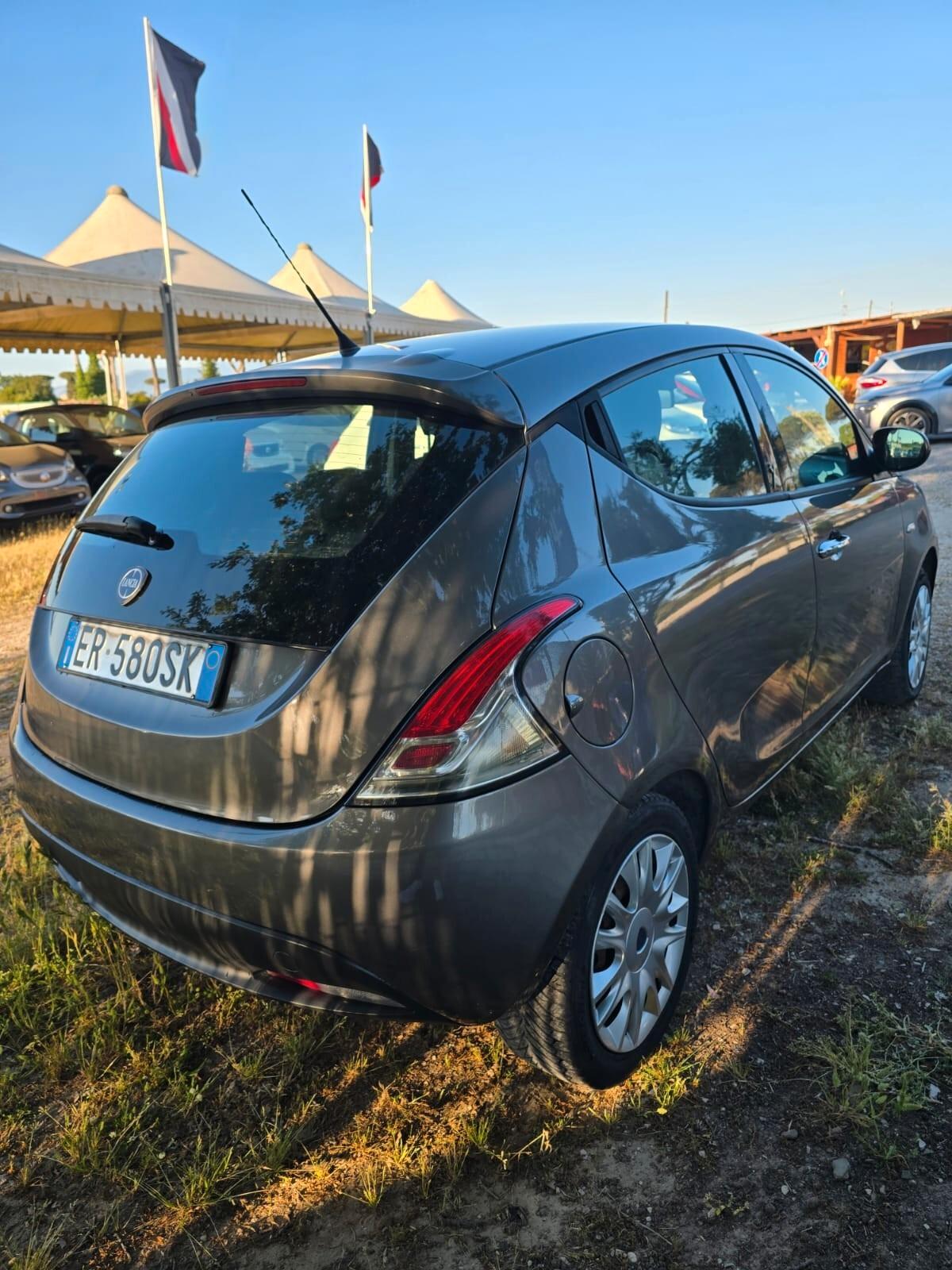 Lancia Ypsilon 1.2 69 CV Unyca