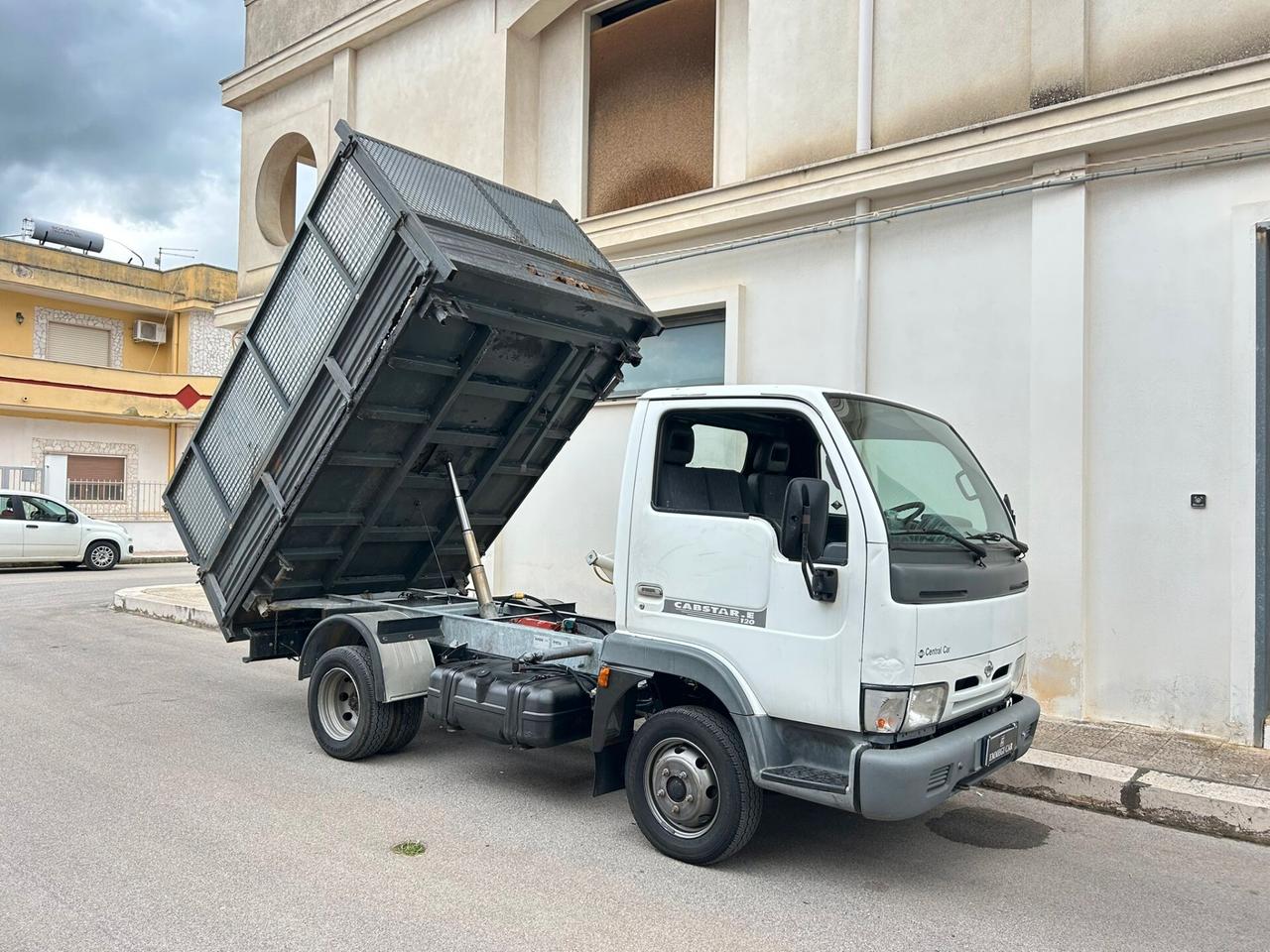 Nissan CABSTAR 3.0 RIBALTABILE - 12/2002