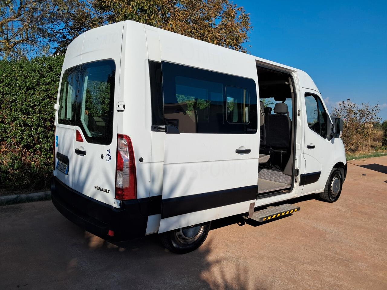 Renault Master 9 posti 3 carrozzine trasporto disabili pedana elettroidraulica